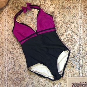 Vintage 80’s INCHES OFF size 14 VNeck ColorBlk NEW